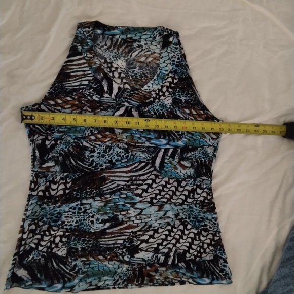 Milano Sleeveles Ruffle V-neck Large Top - Picture 5 of 5